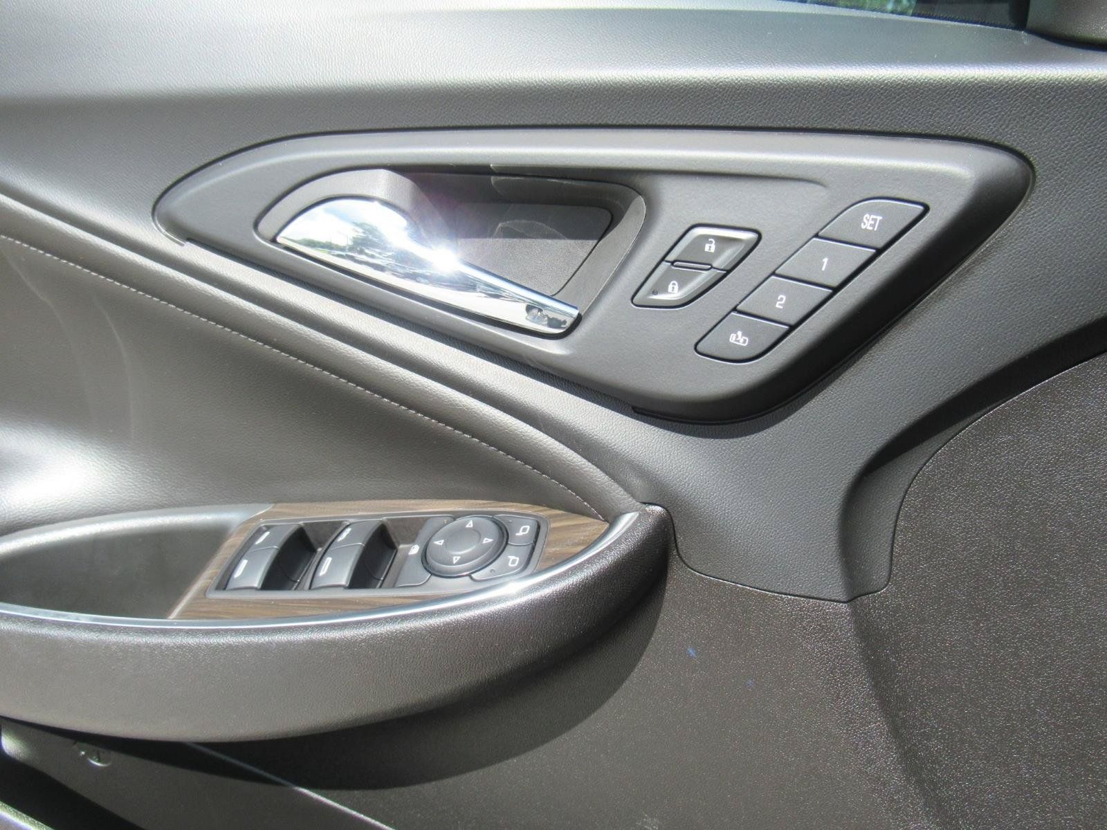 Used 2022 Chevrolet Malibu Premier FWD image 22