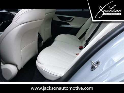 Used 2025 Mercedes-Benz E 350 Sedan image 24