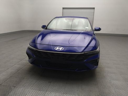 Used 2024 Hyundai Elantra SE FWD image 15