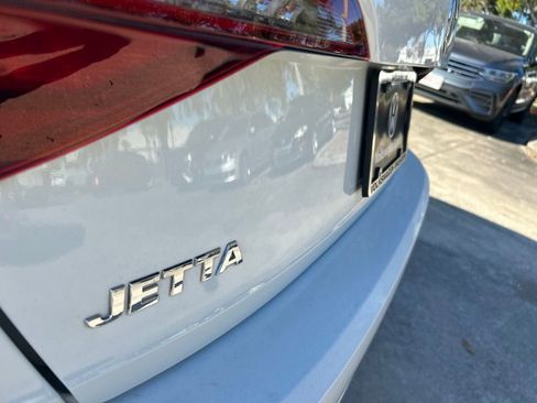 Used 2019 Volkswagen Jetta SE image 28