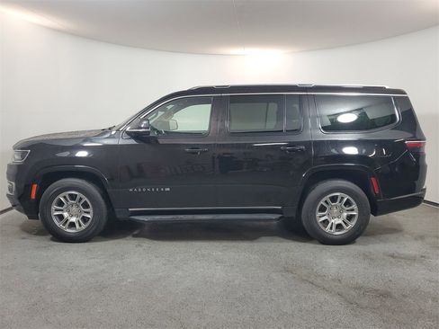 Used 2023 Jeep Wagoneer 4WD image 5