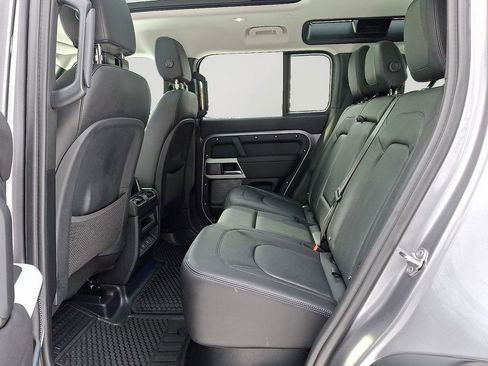 Used 2024 Land Rover Defender 110 S image 8