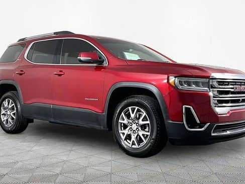 Used 2021 GMC Acadia SLT w/ Technology Package FWD image 3