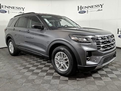 Used 2026 Ford Explorer Active w/ Active Comfort Package RWD image 3
