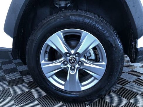 Used 2025 Toyota RAV4 XLE AWD/4WD image 17