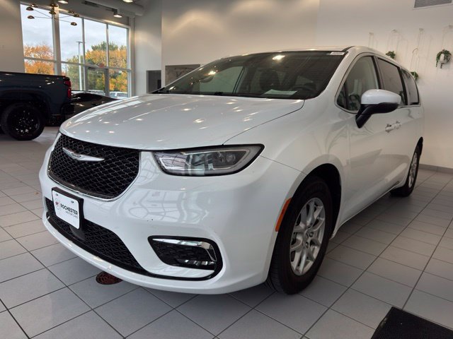 Used 2023 Chrysler Pacifica Touring-L FWD image 36