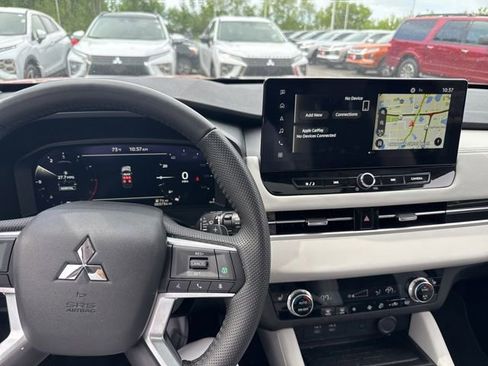 Used 2025 Mitsubishi Outlander SE AWD/4WD image 9