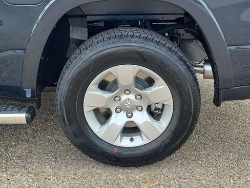 New 2026 RAM 1500 4x4 Crew Cab image 18