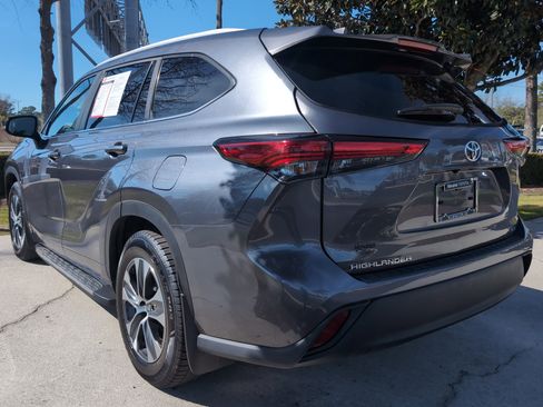 Used 2023 Toyota Highlander XLE image 8