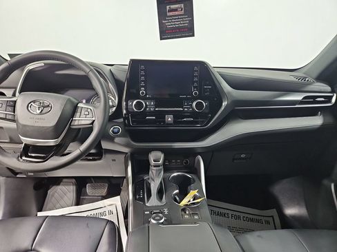 Used 2022 Toyota Highlander XSE AWD/4WD image 18