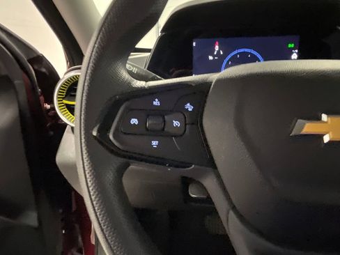 Used 2025 Chevrolet Trax LT FWD image 32