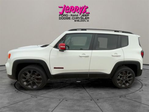 Used 2023 Jeep Renegade Latitude image 3