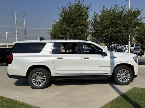 Used 2022 GMC Yukon XL SLT w/ SLT Luxury Package AWD/4WD image 6