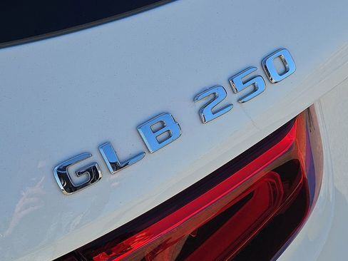 Used 2022 Mercedes-Benz GLB 250 w/ Premium Package Lite image 12