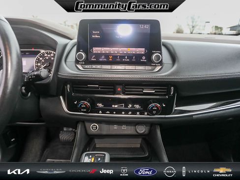 Used 2023 Nissan Rogue SL image 16