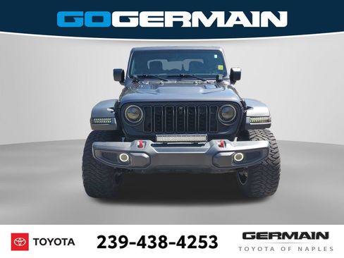 Used 2023 Jeep Gladiator Rubicon AWD/4WD image 3