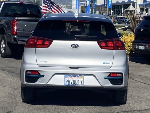 Used 2020 Kia Niro EX image 4