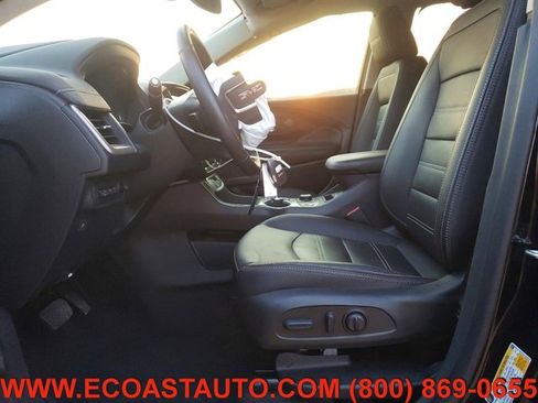 Used 2024 GMC Terrain Denali w/ Denali Premium Package AWD/4WD image 8