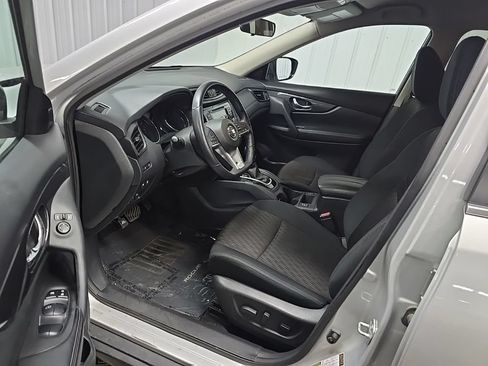 Used 2018 Nissan Rogue SV AWD/4WD image 29