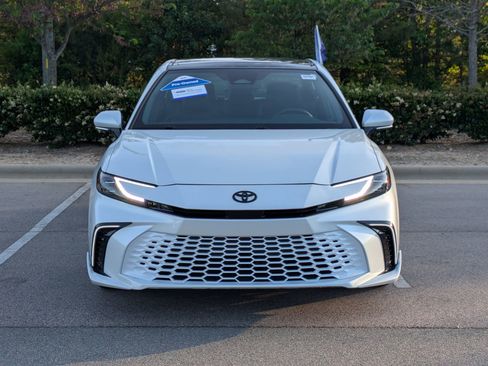 Used 2025 Toyota Camry XSE FWD image 9
