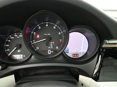 New 2025 Porsche Macan image 15