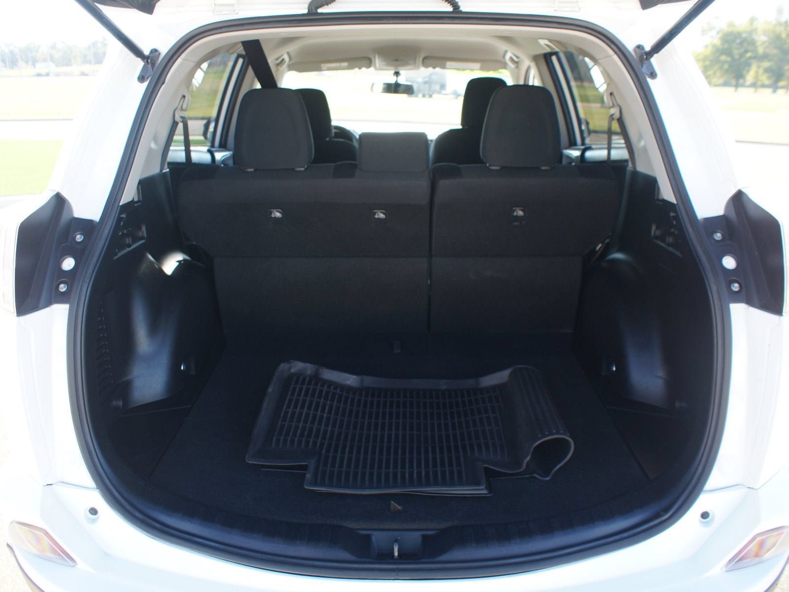 Used 2016 Toyota RAV4 LE FWD image 15