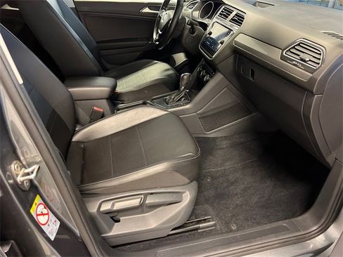 Used 2018 Volkswagen Tiguan SE image 10