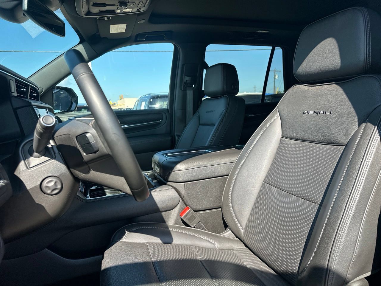 Used 2023 GMC Yukon Denali AWD/4WD image 8