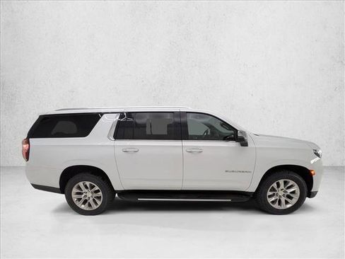 Used 2023 Chevrolet Suburban Premier image 4