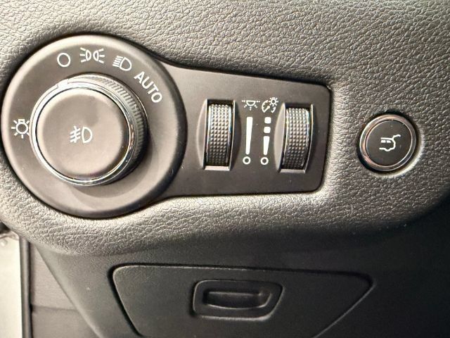 Used 2015 Jeep Cherokee Trailhawk w/ Comfort/Convenience Group AWD/4WD image 29
