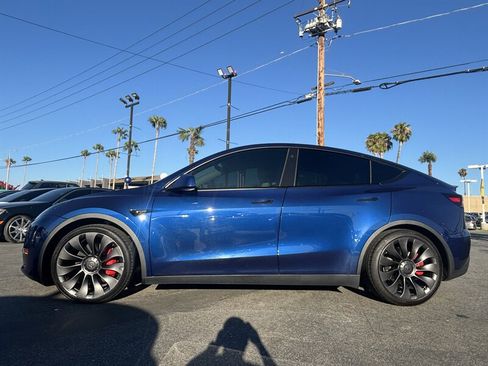 Used 2023 Tesla Model Y Performance AWD/4WD image 3