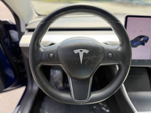 Used 2018 Tesla Model 3 Mid Range RWD image 13