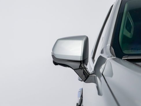 Used 2025 GMC Yukon Denali w/ Sun & Power Step Package image 7