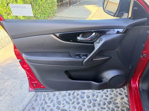 Used 2018 Nissan Rogue Sport SV image 11