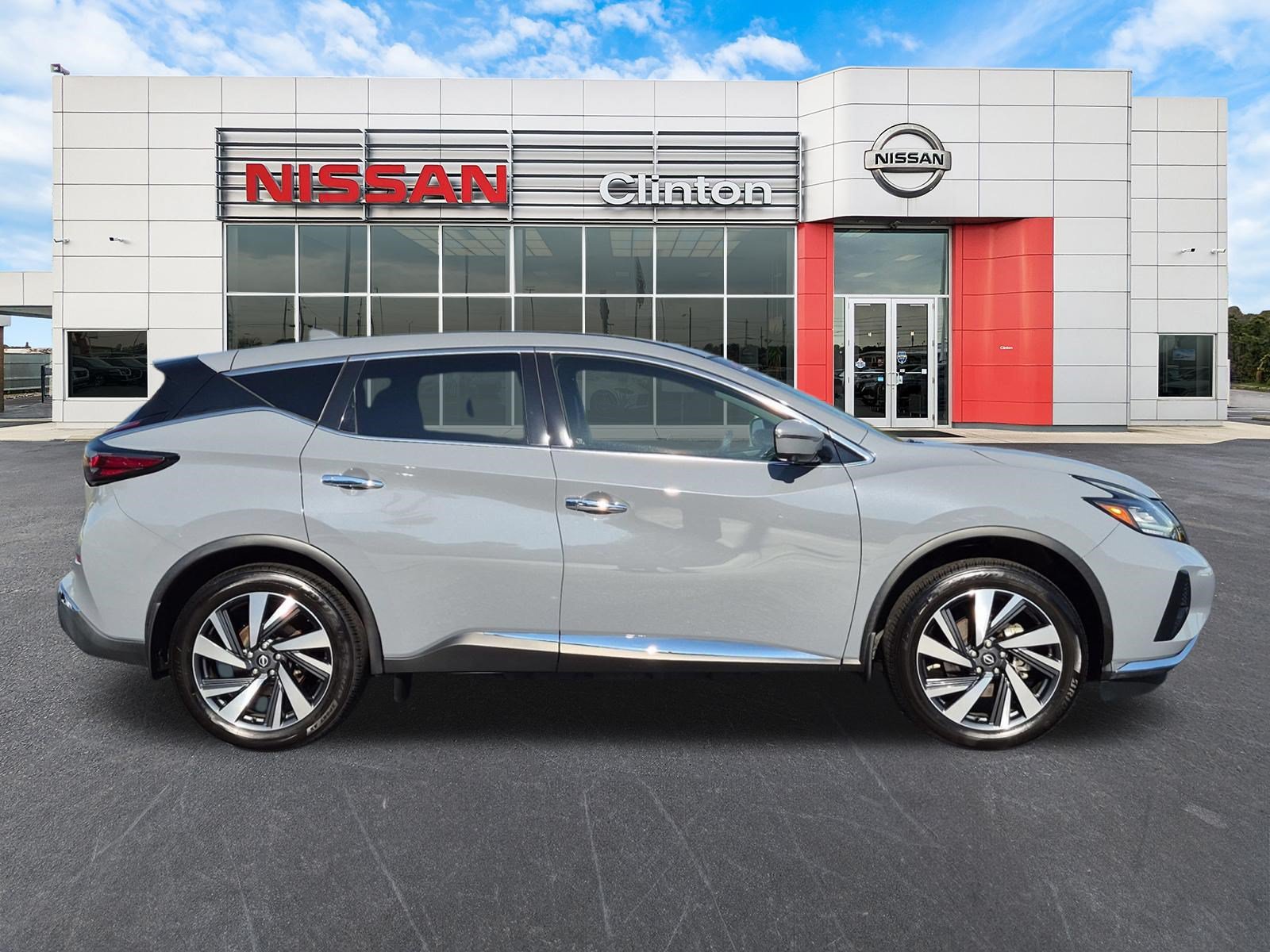 Used 2024 Nissan Murano SL FWD image 2