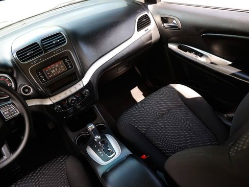 Used 2020 Dodge Journey SE FWD image 23