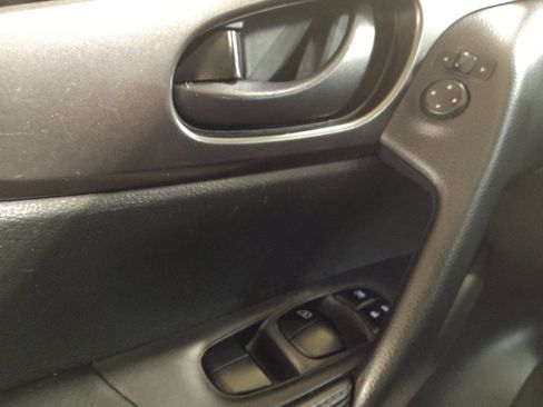 Used 2021 Nissan Rogue Sport S FWD image 27
