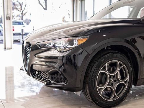 New 2025 Alfa Romeo Stelvio Sprint image 4