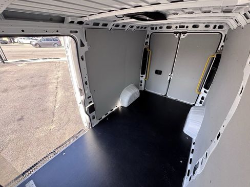 Used 2025 RAM ProMaster 2500 w/ Convenience Group image 13