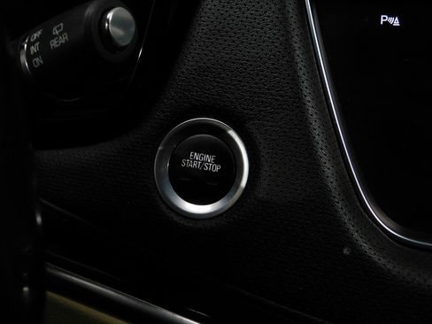 Used 2018 Cadillac XT5 AWD image 54