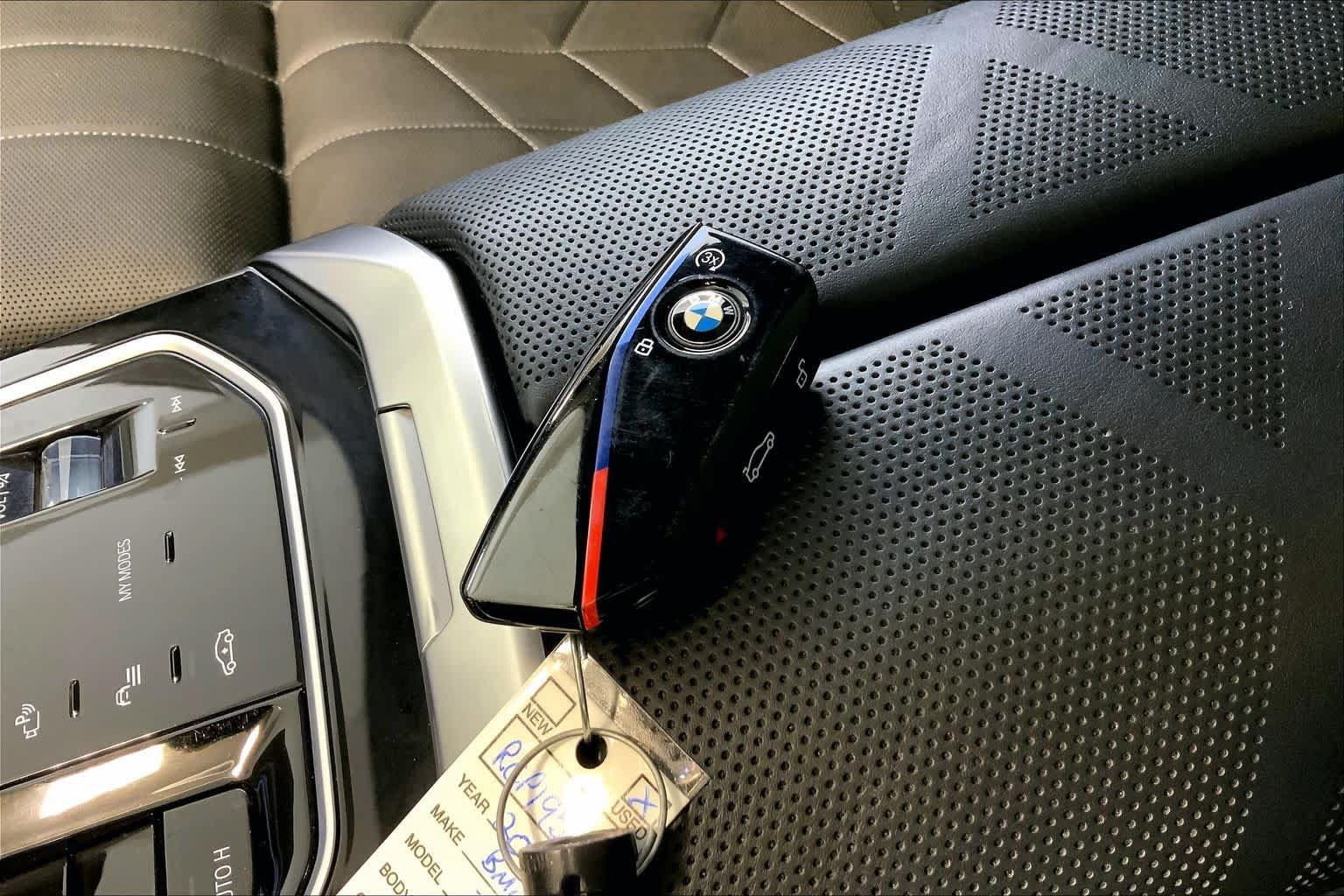 Used 2024 BMW i7 xDrive60 AWD/4WD image 14