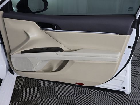 Used 2021 Toyota Camry LE image 20