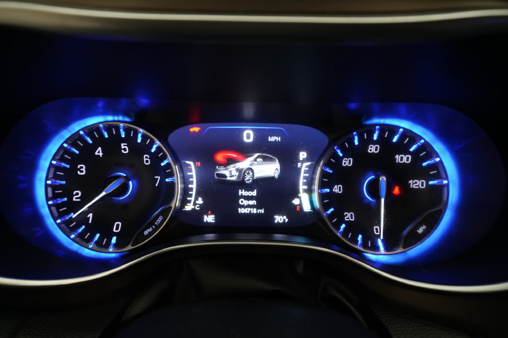 Used 2017 Chrysler Pacifica Touring-L Plus FWD image 2