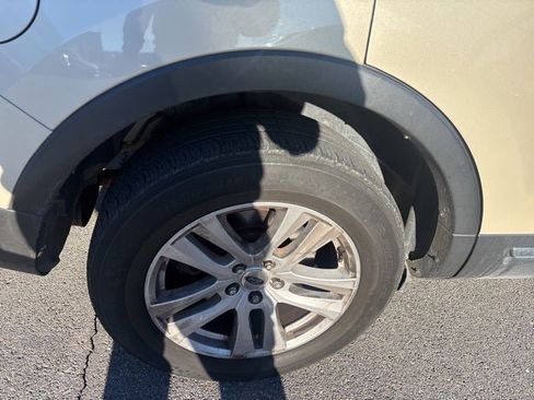 Used 2018 Ford Explorer XLT w/ Equipment Group 202A image 13