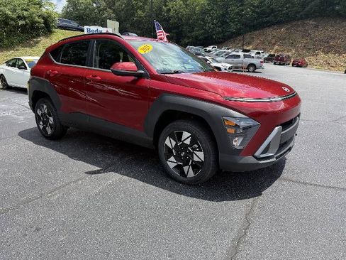 Used 2025 Hyundai Kona SEL AWD/4WD image 3