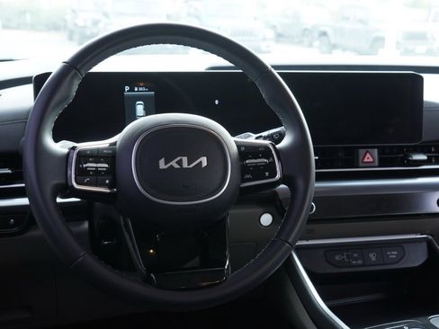 Used 2025 Kia Carnival LXS image 26