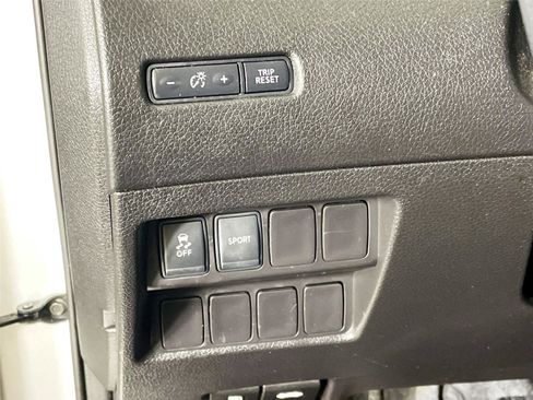 Used 2014 Nissan Rogue SV image 14