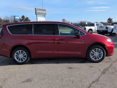 New 2026 Chrysler Pacifica Select AWD/4WD image 6