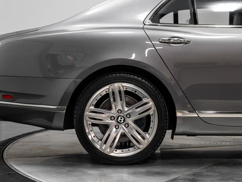 Used 2012 Bentley Mulsanne w/ Premiere Specification Pkg image 17