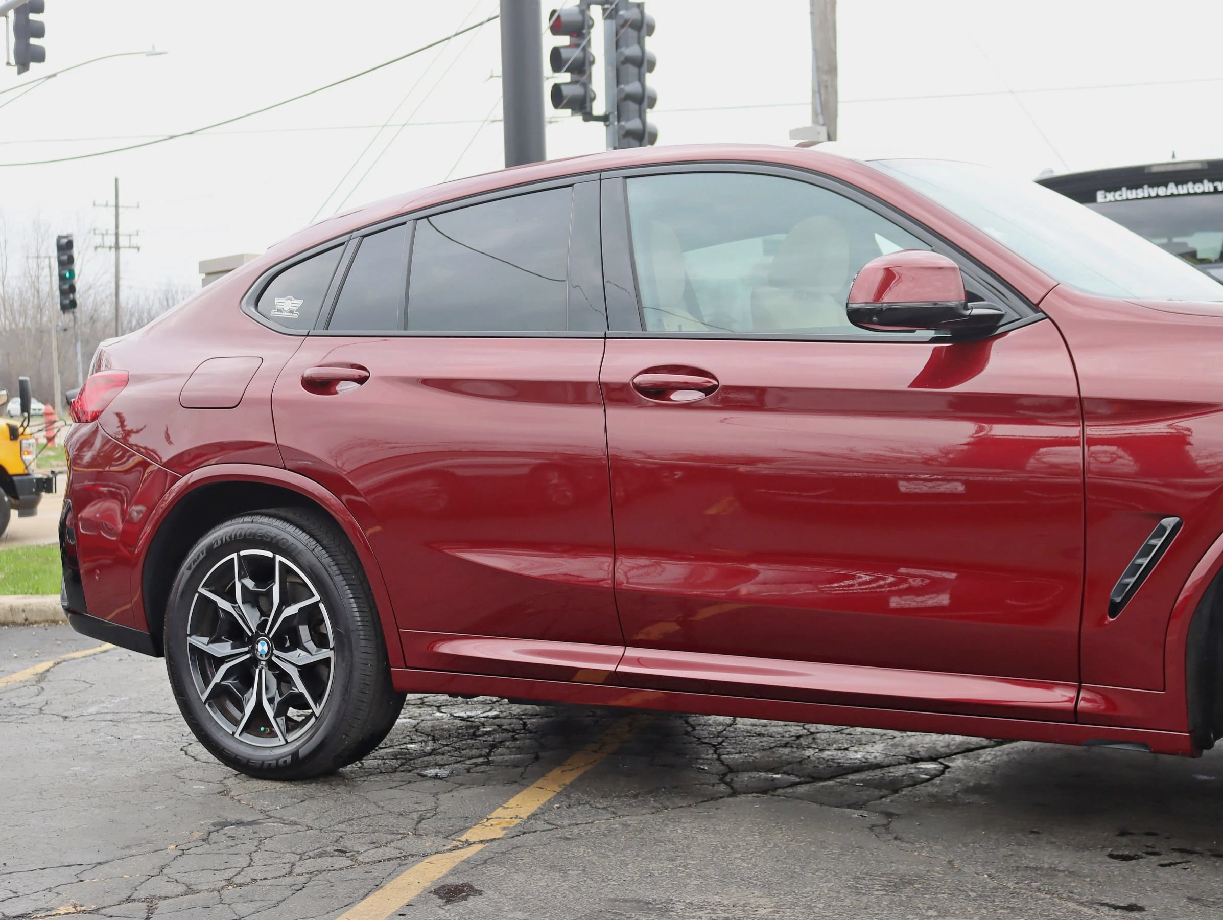 Used 2023 BMW X4 xDrive30i w/ M Sport Package AWD/4WD image 5